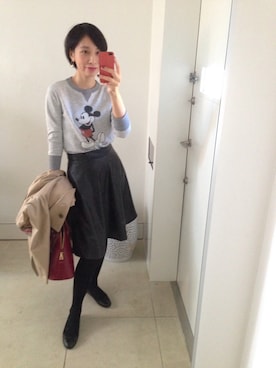 「レザースカート」｜「アイテム（トレンチコート）」を使った、Naoko  Leeさん（レディース・163cm）の秋コーディネート