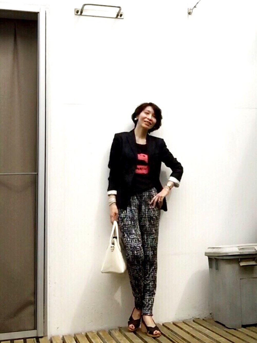 「テーラードジャケット、Tシャツ」｜「しまむらのアイテム（その他パンツ、その他）」を使った、Naoko  Leeさん（レディース・163cm）の春コーディネートの1枚目の写真