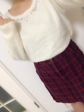 「MAJESTIC LEGON（マジェスティックレゴン）のアイテム（ニット/セーター、ホワイト系）」を使った、SAYAさん（レディース・150cm）の秋コーディネート
