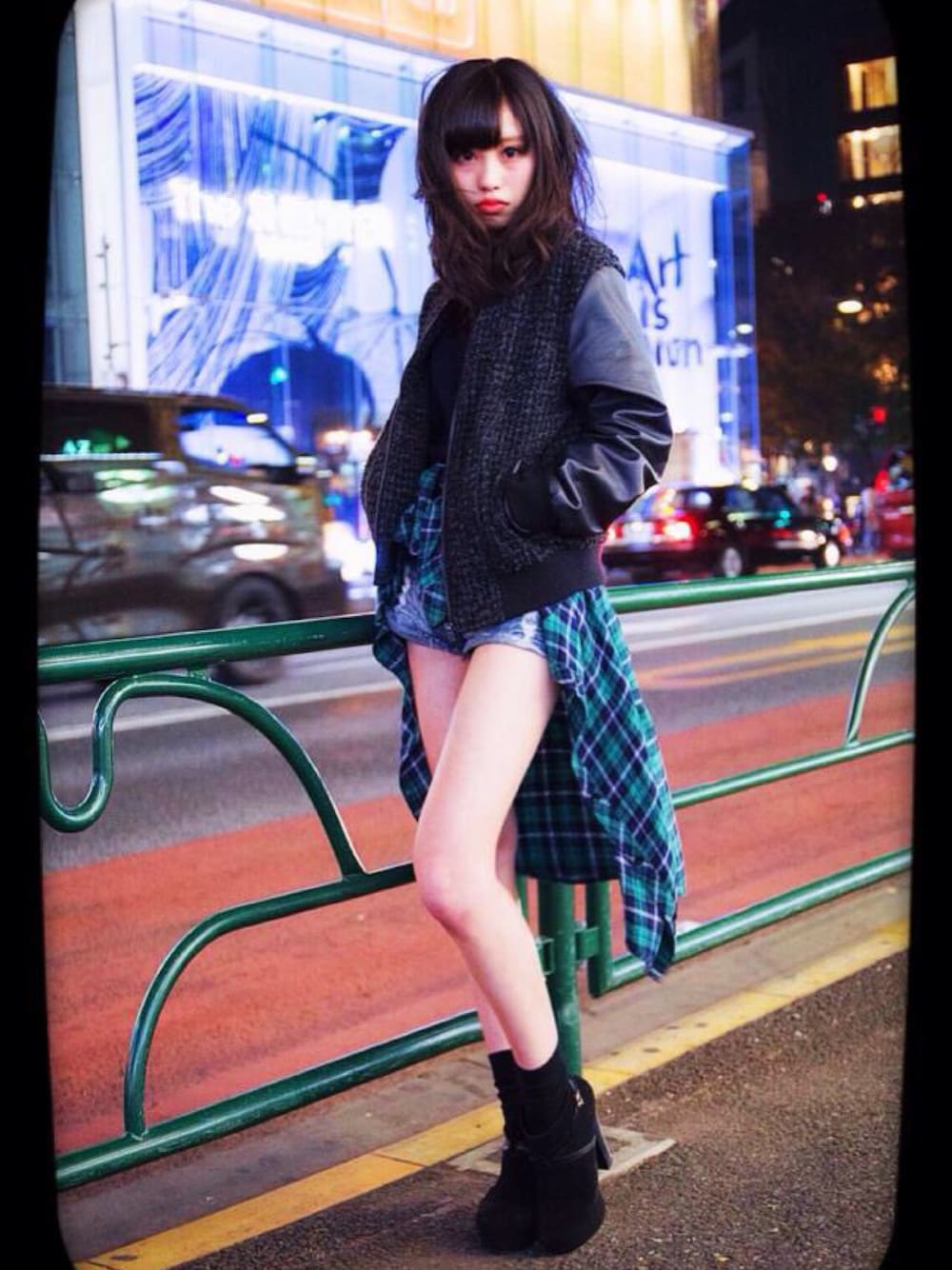 「チェックシャツ、デニム」｜「OZOCのアイテム（ブルゾン、ブラック系）」を使った、ゆりぞーさん（レディース・156cm）の夏コーディネートの1枚目の写真