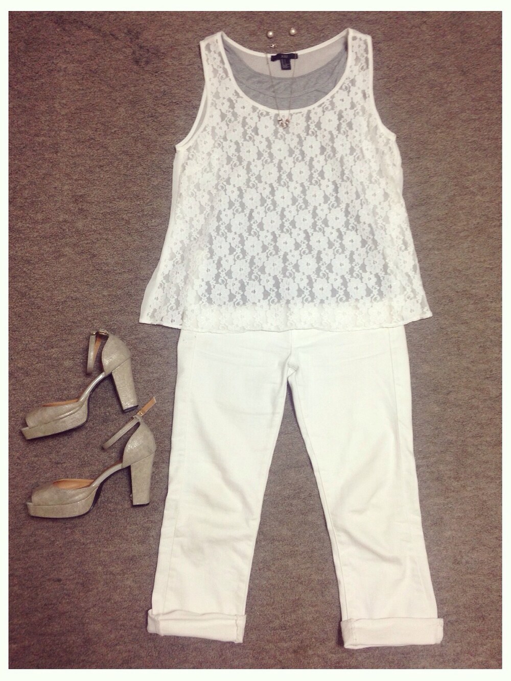 「white、summer、FOREVER 21、UNIQLO、白パンツ、オールホワイト」｜「FOREVER 21のアイテム（シャツ/ブラウス、ホワイト系）」を使った、❥❥ M i y uさん（レディース・157cm）の夏コーディネートの1枚目の写真
