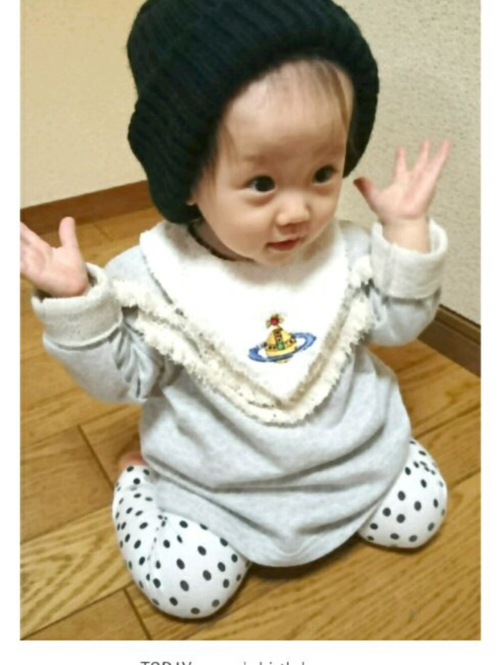 「1歳、女の子、キッスコーデ、ベビー、娘コーデ」｜「Vivienne Westwoodのアイテム（ハンカチ/ハンドタオル、ホワイト系）」を使った、papiさん（キッズ・70cm）の冬コーディネートの1枚目の写真