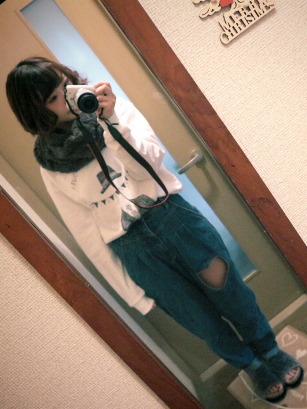 「南の子供たちのアイテム（スウェット、ホワイト系）」を使った、おしりさん（レディース・158cm）の秋コーディネートの1枚目の写真