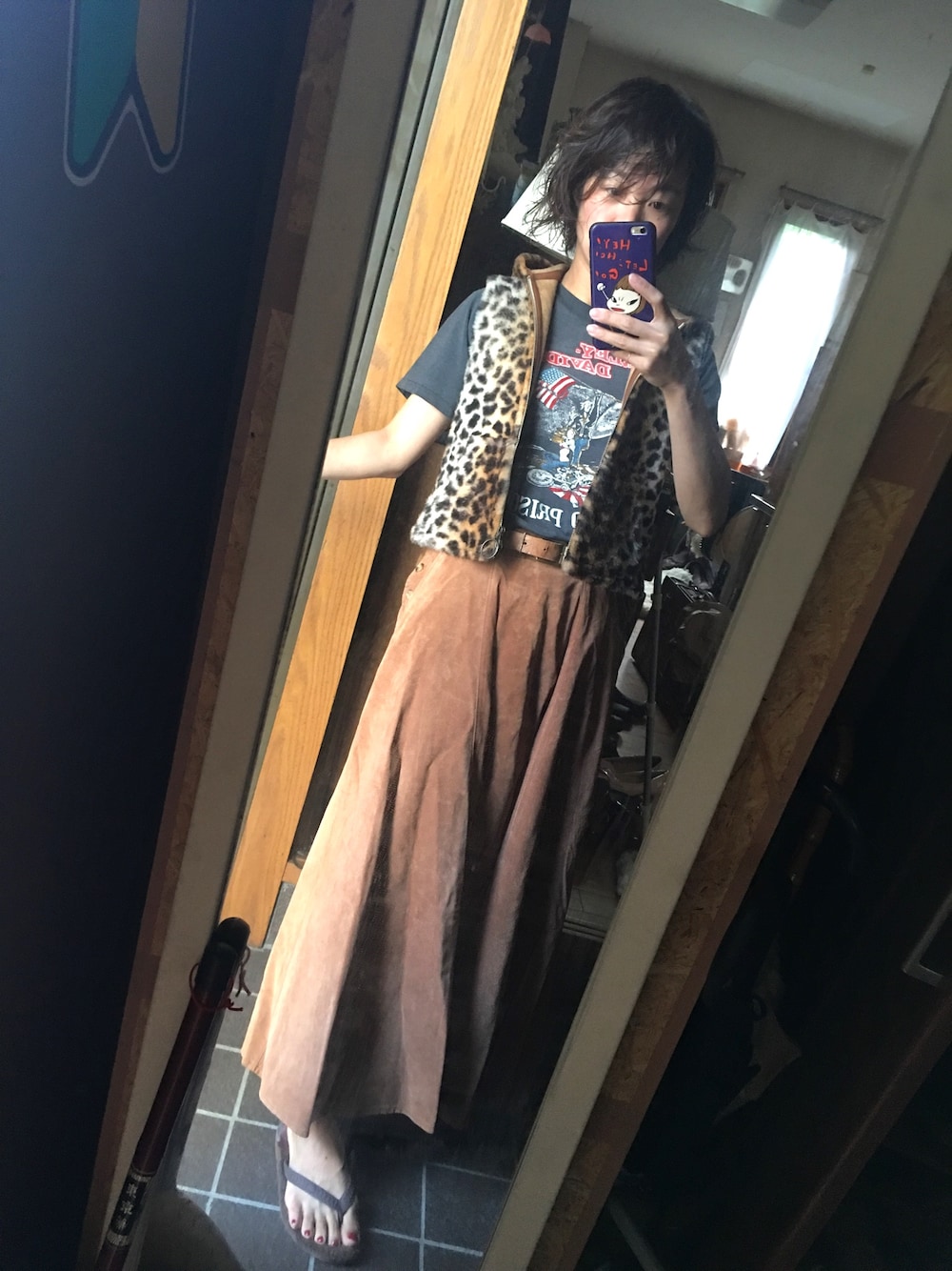 「スエードスカート、ひょう柄、黒Tシャツ、ヴィンテージ、ハーレーダビッドソン」｜「LAURA ASHLEY londonのアイテム（スカート、ブラウン系）」を使った、chokukoさん（レディース・159cm）の夏コーディネートの1枚目の写真