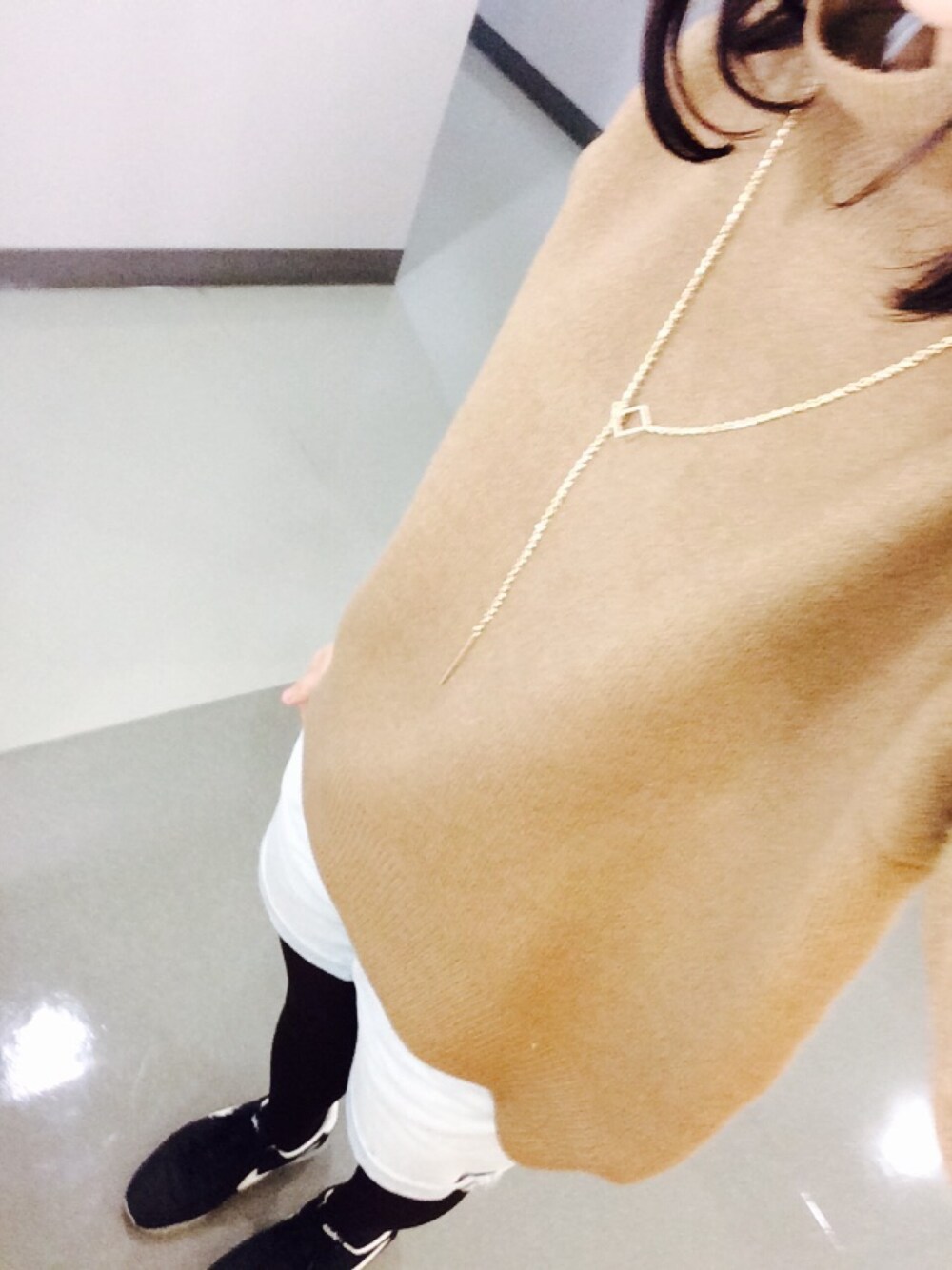 「ゆるニット、タートルネック」｜「JEANASISのアイテム（ネックレス、ゴールド系）」を使った、いとうさん（レディース・165cm）の秋コーディネートの1枚目の写真