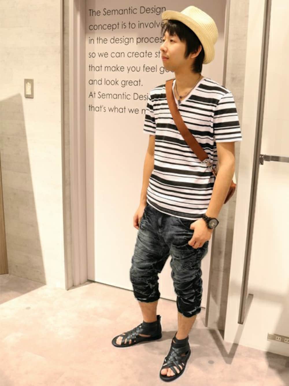 「デニム、ボーダー、ハーフパンツ、サンダル、ボーダートップス、デニムショートパンツ、夏コーデ、ボディバッグ、セマンティックデザイン、semanticdesign」｜「semantic designのセマンティックデザイン/semantic design スラブ天竺ボーダーTシャツ （Tシャツ/カットソー、ブラック系）」を使った、semanticdesignスタッフさん（メンズ・168cm）の夏コーディネートの1枚目の写真