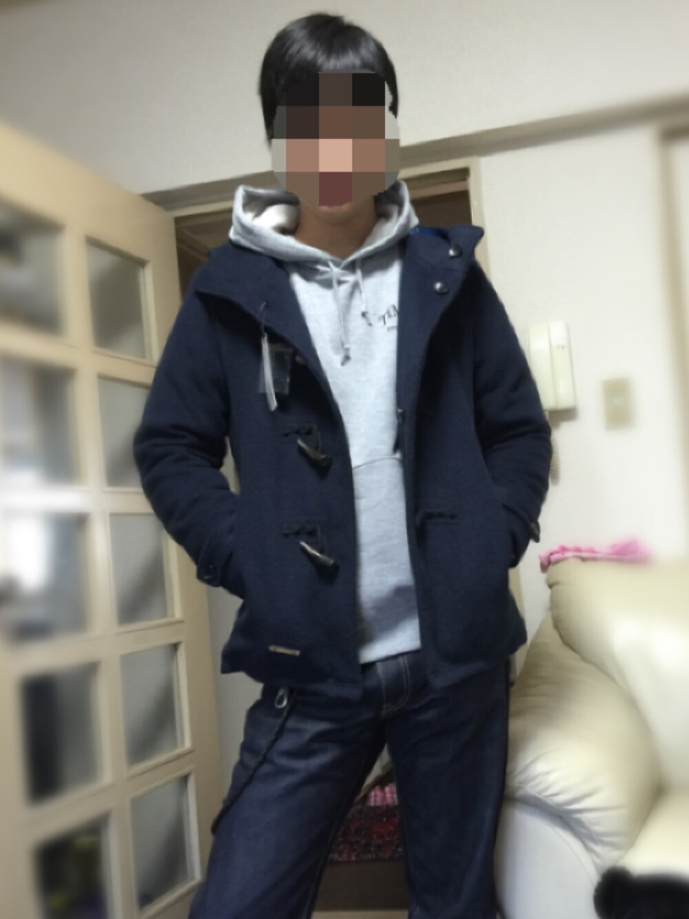 「ダッフルコート、パーカー グレー、パーカー、デニム、UNIQLO、秋冬コーデ」｜「DOWBLのヘリンボーンダッフルコート（ダッフルコート、ブルー系）」を使った、えぼさん（メンズ・172cm）の秋コーディネートの1枚目の写真