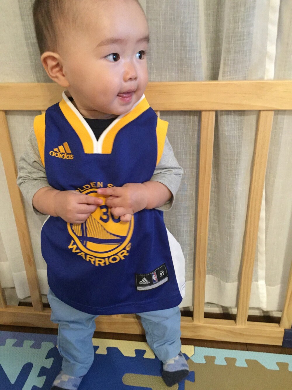 「kids、キッズコーデ、男の子、スポーツミックス、ユニフォーム、バスケ、NBA」｜「NBAユニフォームのアイテム（スポーツグッズ、ブルー系）」を使った、けんたろうさん（キッズ・80cm）の秋コーディネートの1枚目の写真