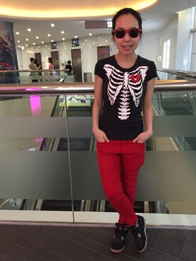 「アイテム（デニムパンツ、レッド系）」を使った、Fannieさん（レディース・153cm）の春コーディネート