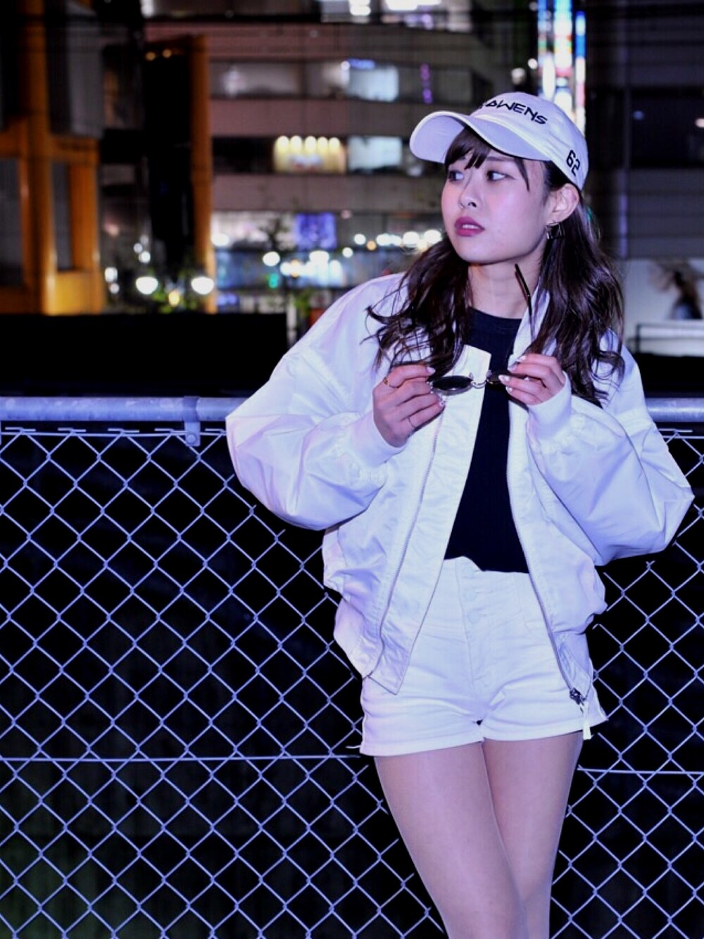 「ホワイトコーデ」｜「EMODAのアイテム（その他パンツ、ホワイト系）」を使った、sakura.さん（レディース・156cm）の春コーディネートの1枚目の写真