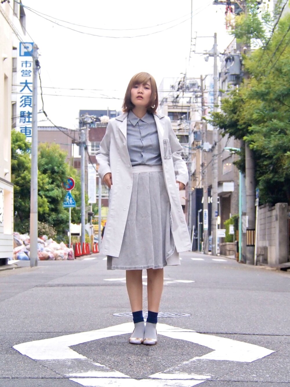 「コート、セットアップ、スカート、ワントーンコーデ、シャツスタイル、lady、フロノウェア、Design Complicity、beige、2014AW」｜「overdye workcoat（ステンカラーコート、ベージュ系）」を使った、フロノウェア／fro・nowhereさん（レディース・163cm）の夏コーディネートの1枚目の写真