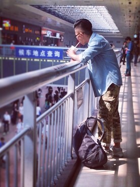 「ROARINGWILDのアイテム（パンツ）」を使った、RCruochenさん（メンズ・174cm）の春コーディネート