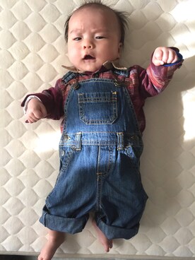 「OLD NAVY（オールドネイビー）のアイテム（サロペット/オーバーオール、グレー系）」を使った、shoさん（キッズ）の冬コーディネート