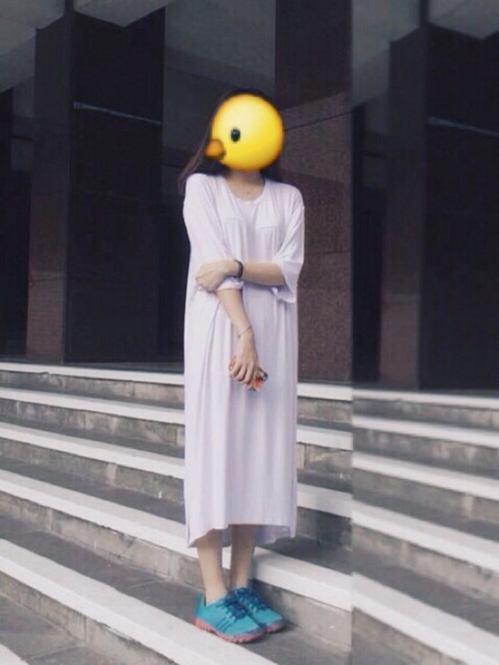 「adidas、blue、white、zakka w」｜「Zakka Wのアイテム（その他トップス、ホワイト系）」を使った、WeiHsuanさん（レディース・162cm）の夏コーディネートの1枚目の写真