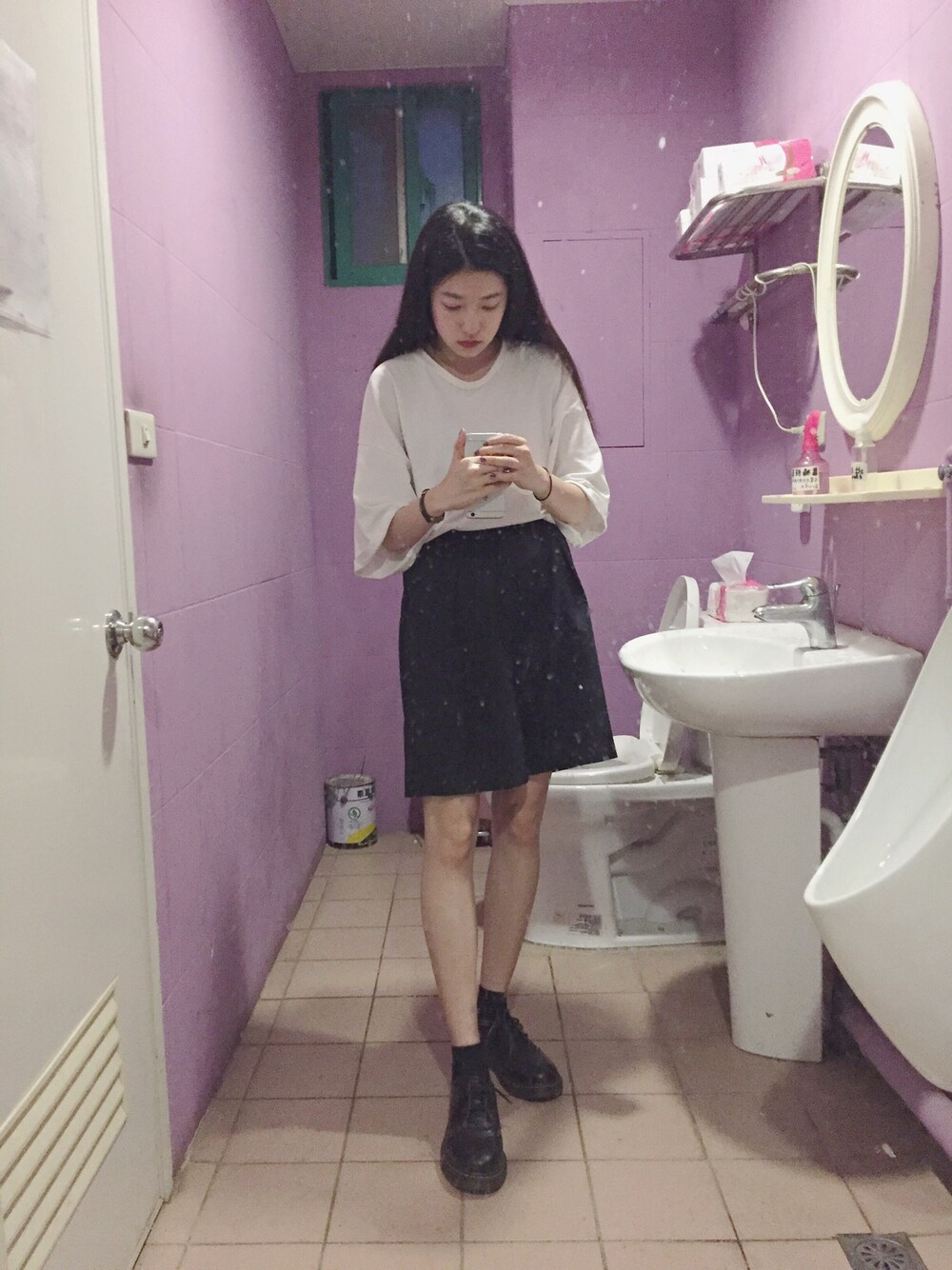 「black and white、black、white、Dr.Martens」｜「Dr. MartensのDr.Martens (ドクターマーチン)/1461Z 3EYE GIBSON SHOES（その他シューズ、ブラック系）」を使った、WeiHsuanさん（レディース・162cm）の春コーディネートの1枚目の写真
