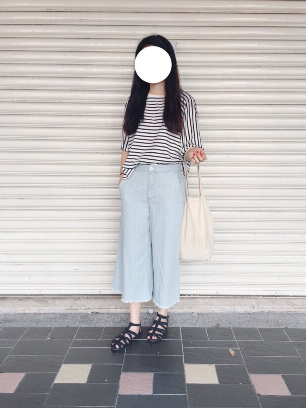 「handm、#H&M、ＨＭ、#Forever21、stripe、#denim」｜「FOREVER 21のアイテム（デニムパンツ、ブルー系）」を使った、WeiHsuanさん（レディース・162cm）の夏コーディネートの1枚目の写真