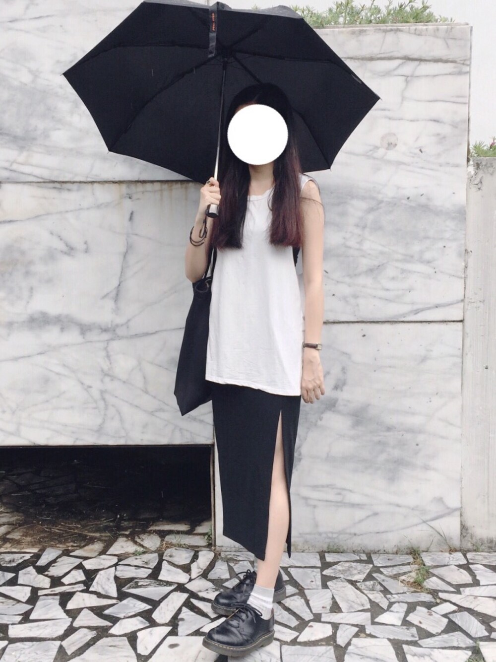「black and white、starmimi、xoxo、Dr.Martens、UNIQLO」｜「Dr. MartensのDr.Martens (ドクターマーチン)/1461Z 3EYE GIBSON SHOES（その他シューズ、ブラック系）」を使った、WeiHsuanさん（レディース・162cm）の夏コーディネートの1枚目の写真