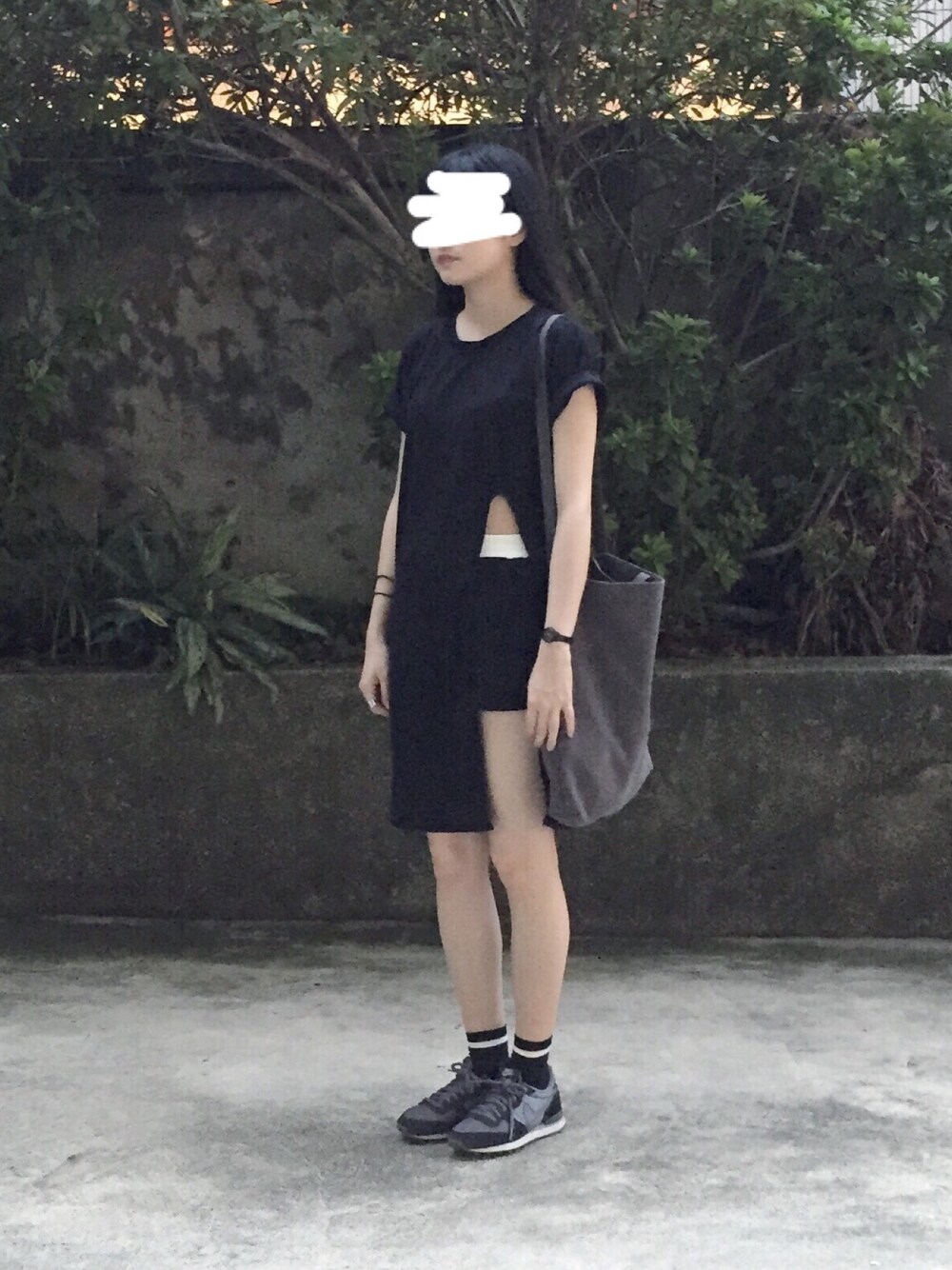 「black、girlmonster、NIKE、HARE、FOREVER 21」｜「HAREのNIKE インターナショナリスト(LADIES)【HARE】（スニーカー、ブラック系）」を使った、WeiHsuanさん（レディース・162cm）の秋コーディネートの1枚目の写真