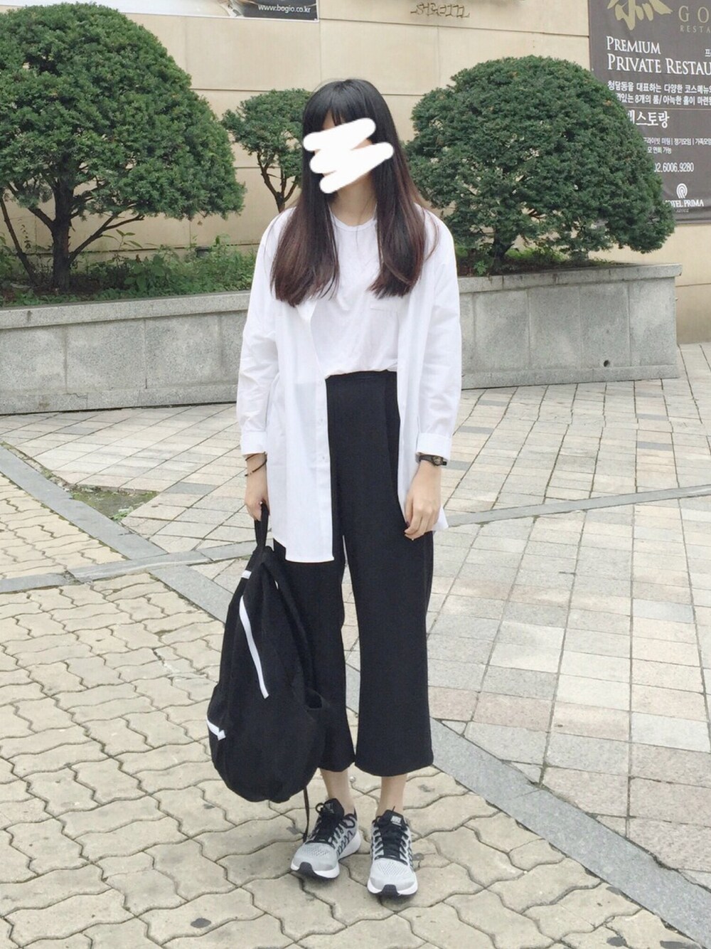 「korea、ALAND、NIKE、black and white」｜「A landのアイテム（バックパック/リュック、ブラック系）」を使った、WeiHsuanさん（レディース・162cm）の秋コーディネートの1枚目の写真