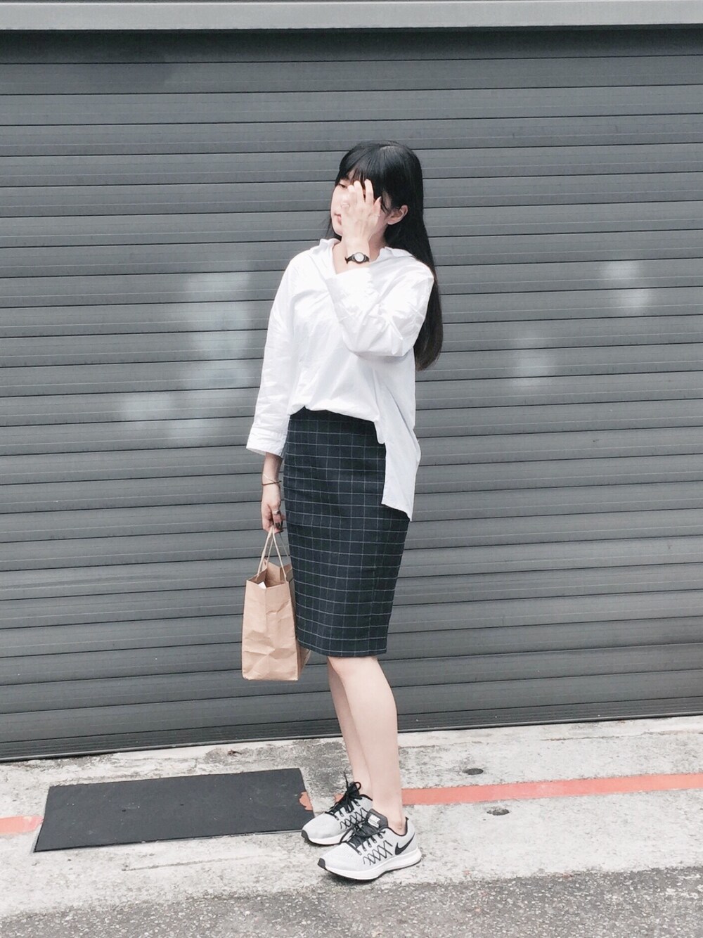 「korea、UNIQLO、wonderplace」｜「UNIQLOのアイテム（スカート、ブルー系）」を使った、WeiHsuanさん（レディース・162cm）の秋コーディネートの1枚目の写真