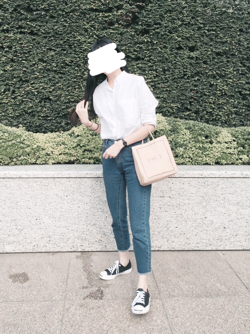 「ZARA、Meier.Q、converse、denim」｜「MEIER.Qのアイテム（デニムパンツ、ブルー系）」を使った、WeiHsuanさん（レディース・162cm）の秋コーディネートの1枚目の写真