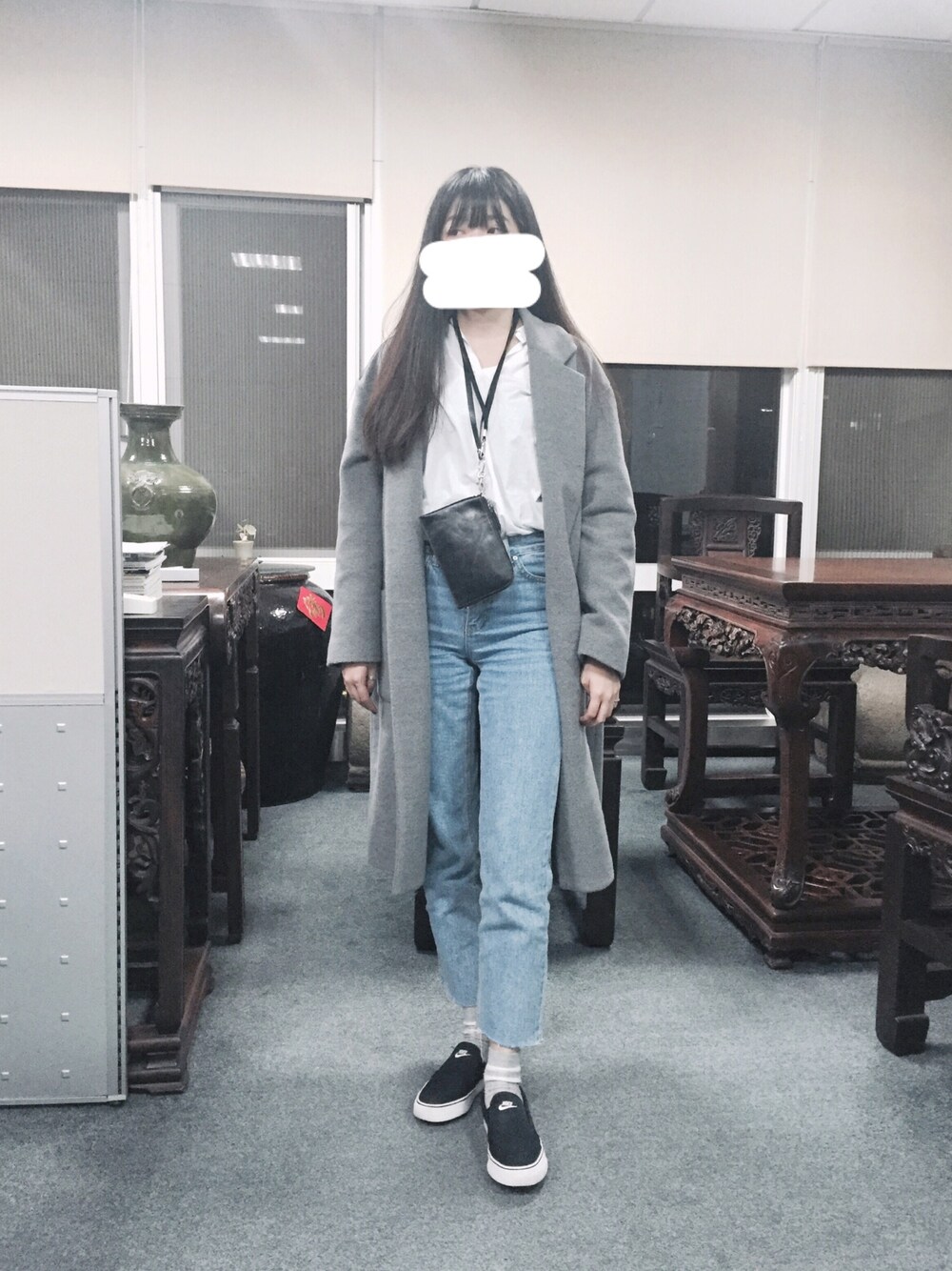 「gray、denim、wonder place、real coco、NIKE、UNIQLO」｜「wonder placeのアイテム（シャツ/ブラウス、ホワイト系）」を使った、WeiHsuanさん（レディース・162cm）の冬コーディネートの1枚目の写真