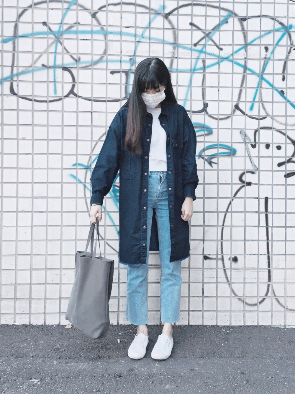 「denim、Bershka、Pull&Bear、92pleats、SUPERGA、girlmonster、blue」｜「92pleatsのアイテム（デニムパンツ、ブルー系）」を使った、WeiHsuanさん（レディース・162cm）の冬コーディネートの1枚目の写真
