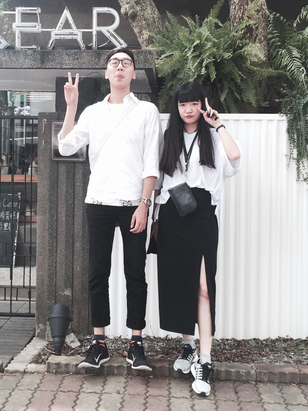 「オトナカジュアル、black and white、black、white、NIKE」｜「NIKEのアイテム（スニーカー、グレー系）」を使った、WeiHsuanさん（レディース・162cm）の春コーディネートの1枚目の写真