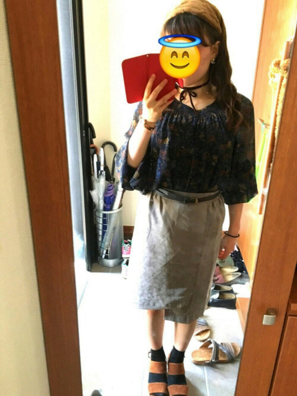 「プチプラ、花柄ブラウス、アシメスカート、ファー小物、セールで買いました、スエード、リボンチョーカー、アキコーデ」｜「UNIQLOのアイテム（シャツ/ブラウス、ブルー系）」を使った、めIさん（レディース・153cm）の秋コーディネートの1枚目の写真