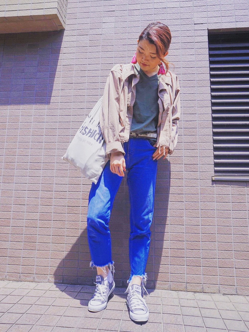 「デニム、夏、ootd、ユニクロ、プチプラ、Tシャツ、Tシャツ×デニム、AMERI、スニーカー、ZARA」｜「H&Mのアイテム（ピアス（両耳用）、ピンク系）」を使った、yukipiiさん（レディース・169cm）の春コーディネートの1枚目の写真