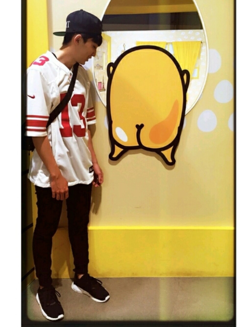 「ぐでたま展」｜「NFLのアイテム（ジャージ、ホワイト系）」を使った、彰さん（メンズ・177cm）の夏コーディネートの1枚目の写真