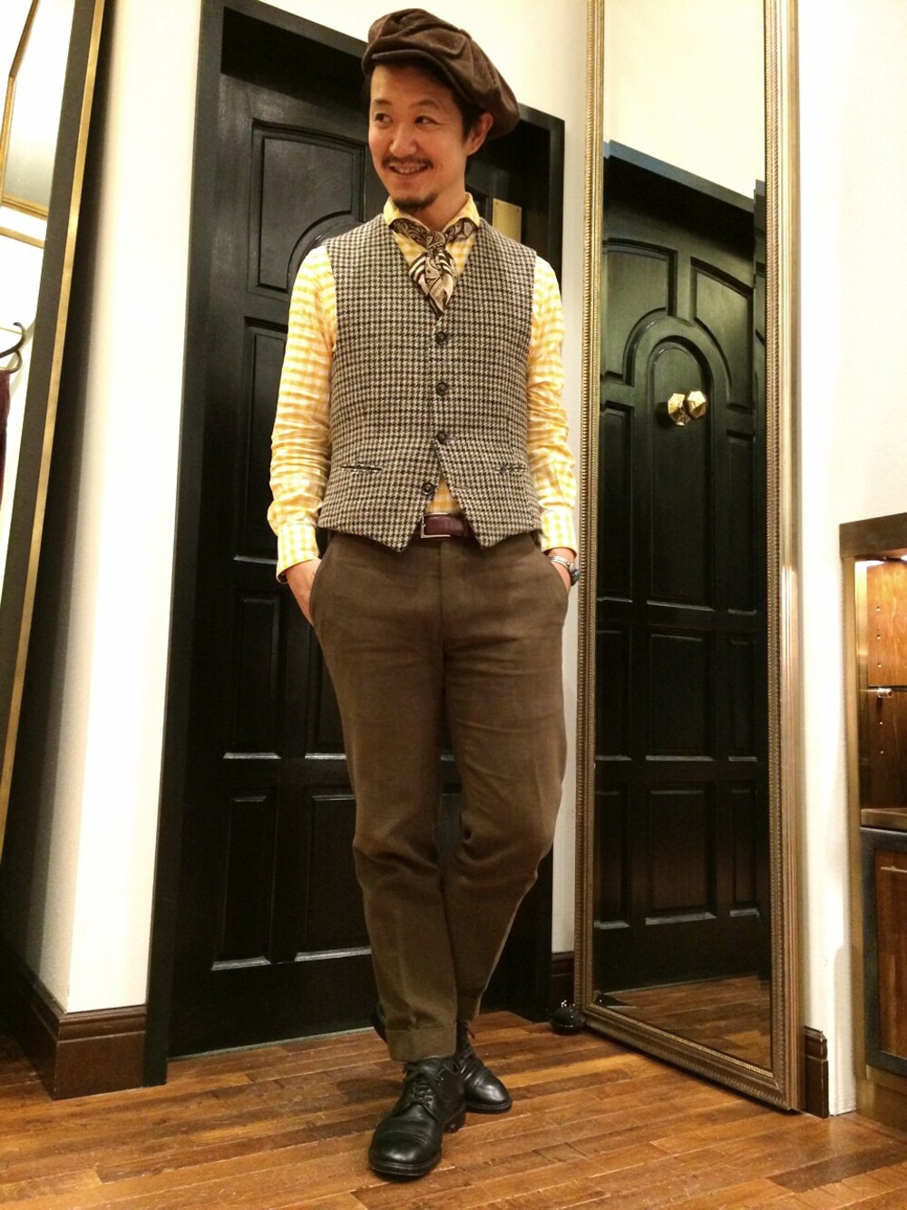「ALDEN、gelmano、Harris Tweed、nano・universe、ニューシネマパラダイス、hannahats、ギンガムチェックシャツ」｜「NANO universeのブレンバーナカッタウェイシャツ（シャツ/ブラウス、イエロー系）」を使った、そわじゅんいちさん（メンズ・175cm）の夏コーディネートの1枚目の写真