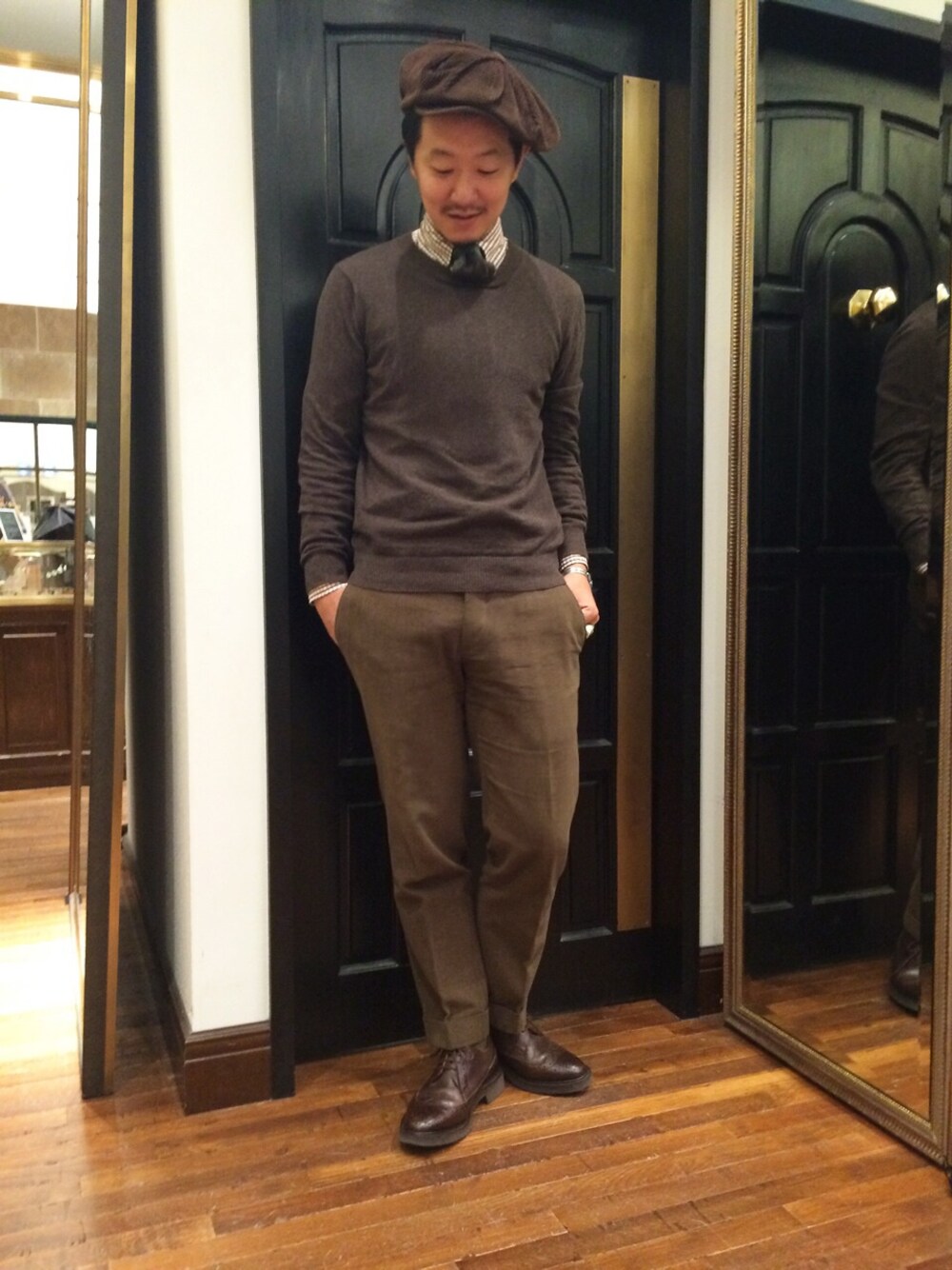 「tricker's、hannahats、gelmano、A.P.C.」｜「NANO universeのTricker's(トリッカーズ)/ 別注ロングウィングチップ（ドレスシューズ、ブラウン系）」を使った、そわじゅんいちさん（メンズ・175cm）の秋コーディネートの1枚目の写真