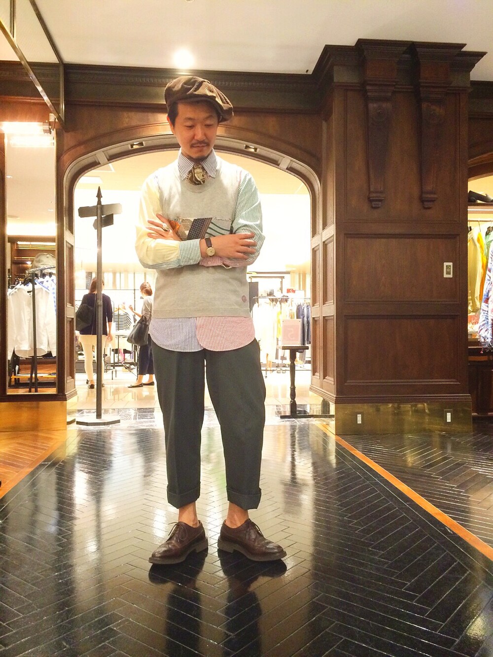「BLACK FLEECE BY Brooks Brothers、チナム、nano・universe、古着、ミリタリースラックス、hannahats、ハンチング、ロングシャツ、tricker's、ルクアイーレ」｜「BLACK FLEECE by Brooks Brothersのアイテム（シャツ/ブラウス、その他）」を使った、そわじゅんいちさん（メンズ・175cm）の春コーディネートの1枚目の写真
