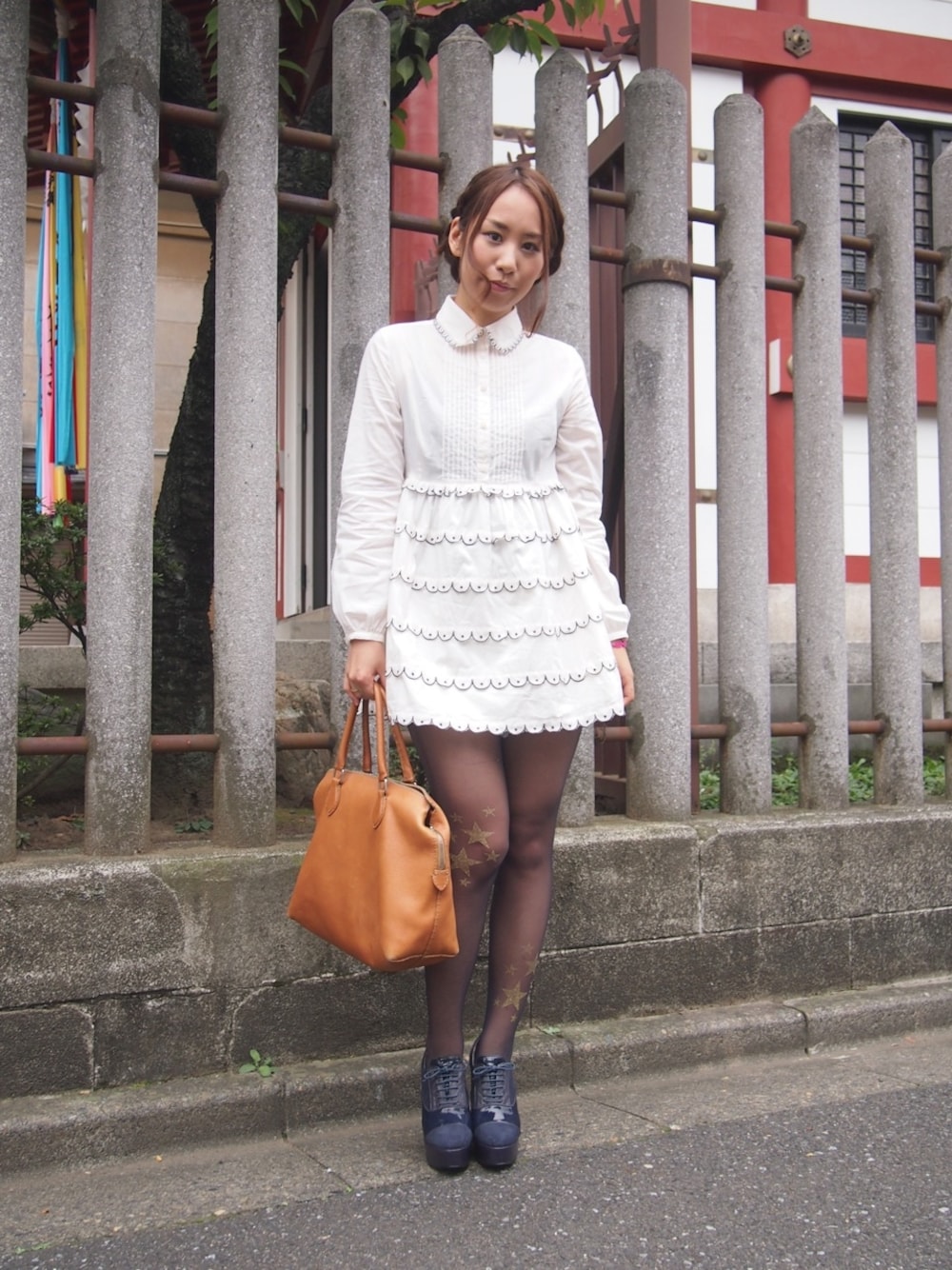 桑原ゆうさんの「Embroidered shirt dress（nana nadesico）」を使ったコーディネートの1枚目の写真