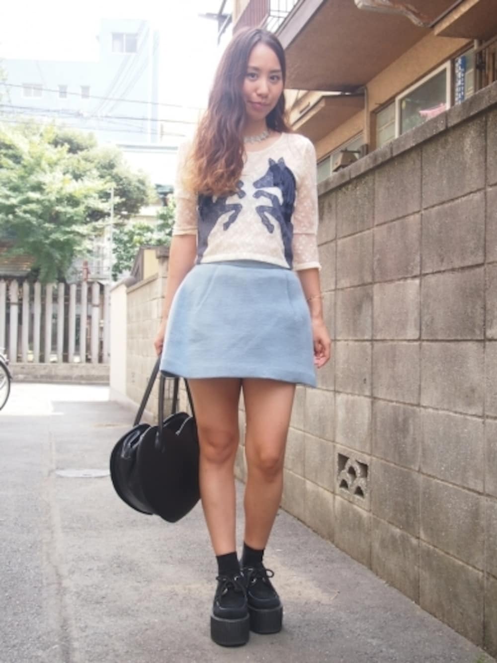 桑原ゆうさんの「ハートBAG（MILK）」を使ったコーディネートの1枚目の写真