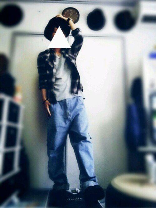 yukio使用「ユニクロ（MEN ドライEXVネックT（半袖））」的時尚穿搭