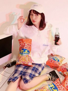 「アイテム（パーカー）」を使った、佐藤さきさん（レディース・165cm）の春コーディネート