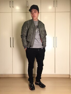 「Champion（チャンピオン）のアイテム（チノパンツ）」を使った、张先生さん（メンズ・179cm）の冬コーディネート