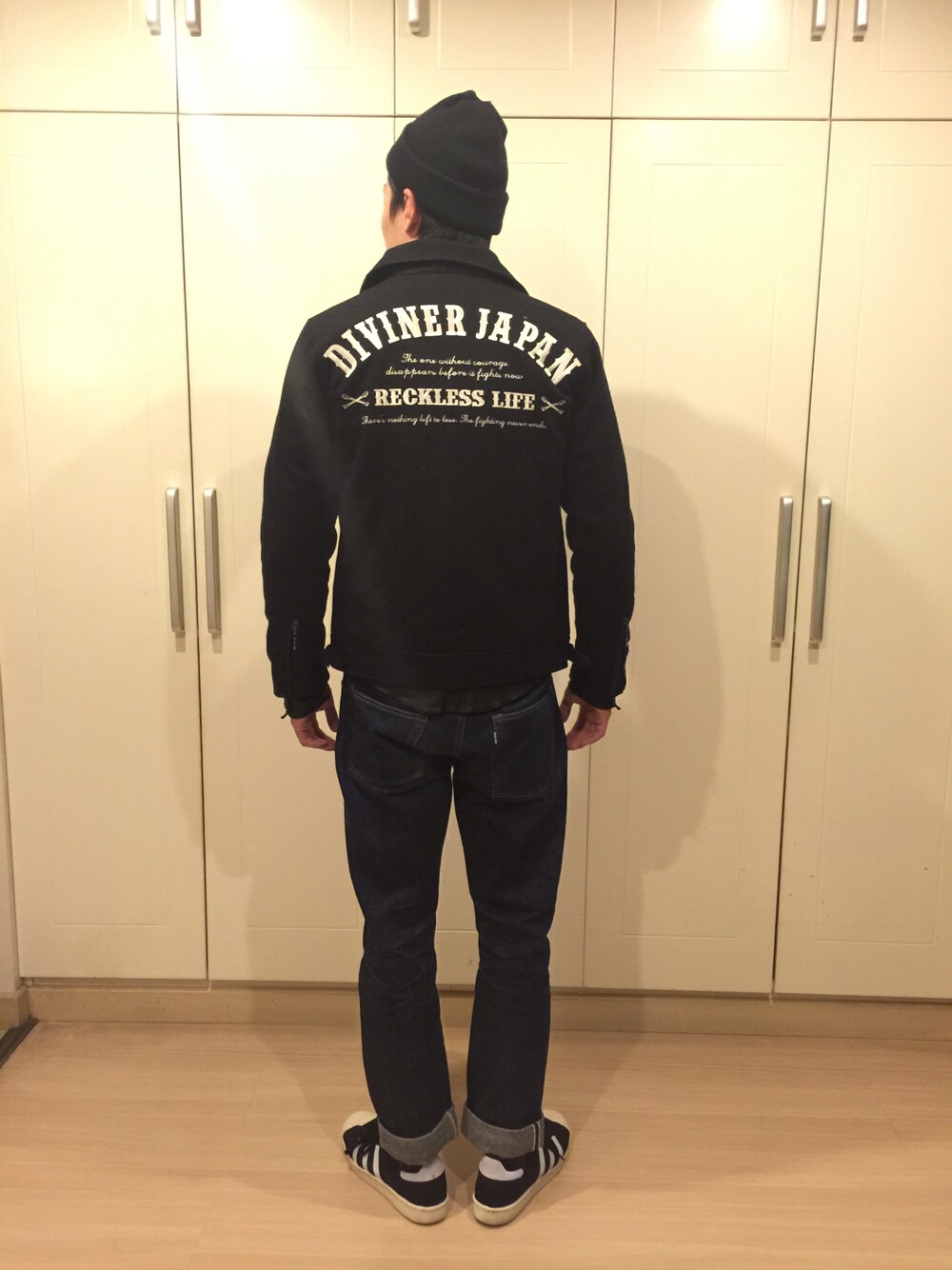 「diviner japanのアイテム（ブルゾン、ブラック系）」を使った、张先生さん（メンズ・179cm）の冬コーディネートの1枚目の写真