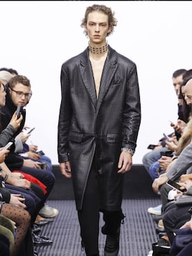 「JW Anderson（ジェイダブリューアンダーソン）のアイテム（チェスターコート）」を使った、みやっぺさん（メンズ・167cm）の春コーディネート