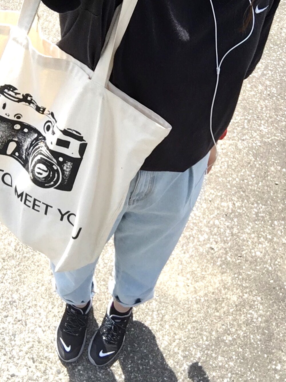 「スポーツミックス、デニム、Tシャツ、古着、トートバッグ、NIKE」｜「GUのアイテム（パンツ、ブルー系）」を使った、ちぱこ。さん（レディース・165cm）の夏コーディネートの1枚目の写真