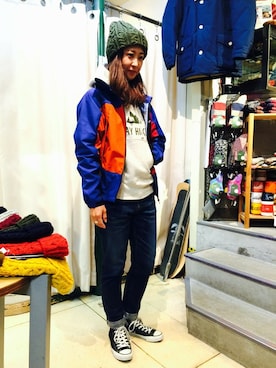 「アイテム（マウンテンパーカー、ブルー系）」を使った、YOSHIHARUさん（レディース・168cm）の秋コーディネート