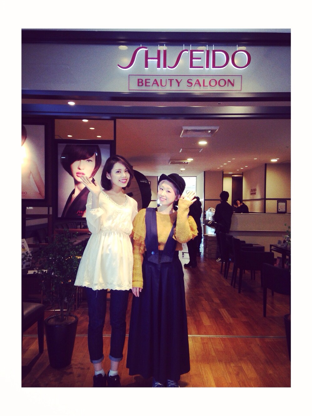 「撮影ヘルプ#横浜」｜「Tokyo lampoonのアイテム（ニット/セーター、イエロー系）」を使った、KAHOさん（レディース・155cm）の冬コーディネートの1枚目の写真