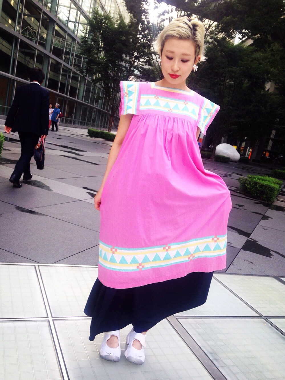 「インド綿ワンピ」｜「VINTAGEのアイテム（ワンピース、ピンク系）」を使った、KAHOさん（レディース・155cm）の秋コーディネートの1枚目の写真