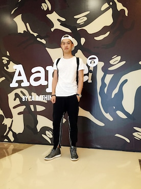 「AIR JORDAN（エアジョーダン）のアイテム（スニーカー、グレー系）」を使った、超级费雷迪さん（メンズ・179cm）の夏コーディネート