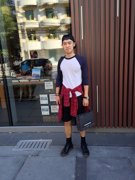 「Dr. Martens（ドクターマーチン）のアイテム（ブーツ、ブラック系）」を使った、超级费雷迪さん（メンズ・179cm）の秋コーディネート