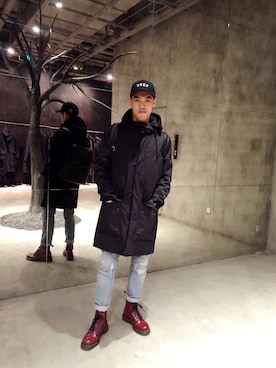 「COACH（コーチ）のアイテム（バックパック/リュック、ブラック系）」を使った、超级费雷迪さん（メンズ・179cm）の冬コーディネート