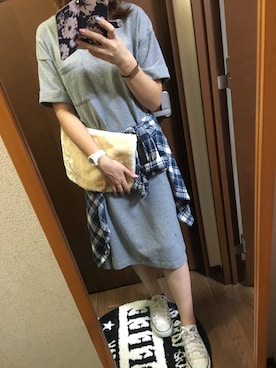「earth music&ecology（アースミュージックアンドエコロジー）のアイテム（クラッチバッグ）」を使った、yumieさん（レディース・161cm）の秋コーディネート