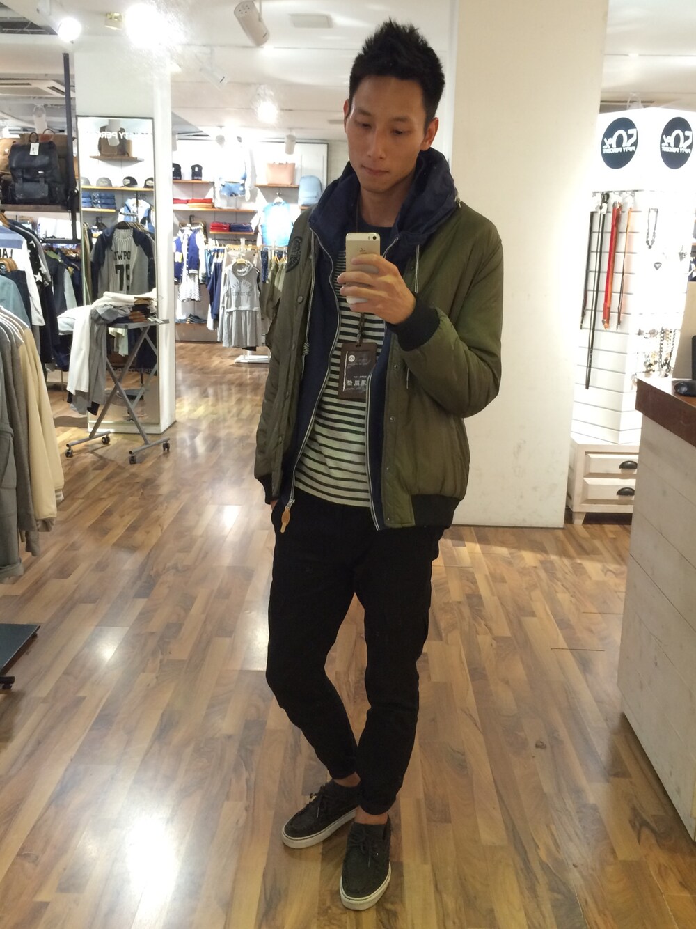 「VANSのアイテム（シューズ、ブラック系）」を使った、tang さん（メンズ・185cm）の秋コーディネートの1枚目の写真